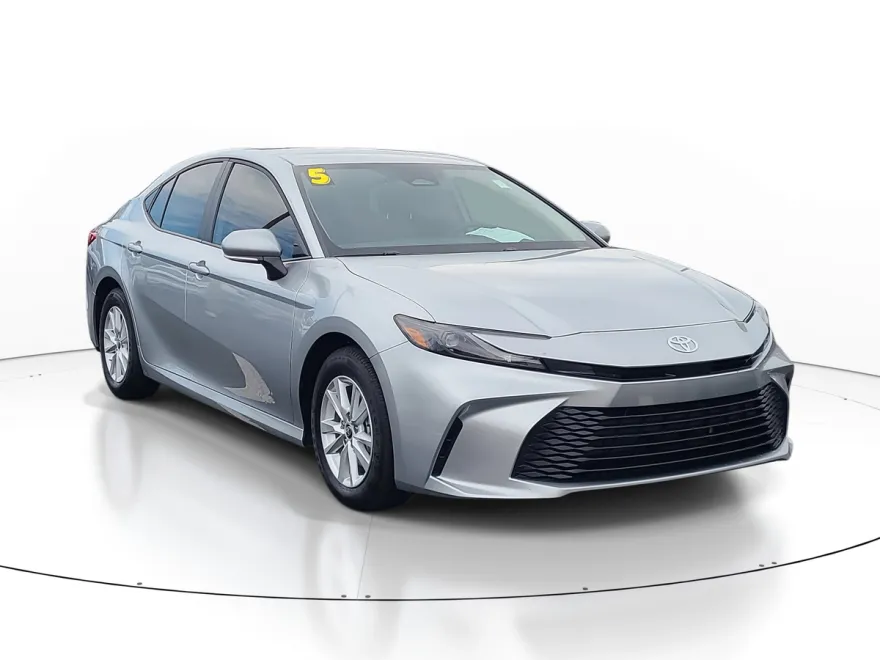2025 Toyota Camry LE photo 1