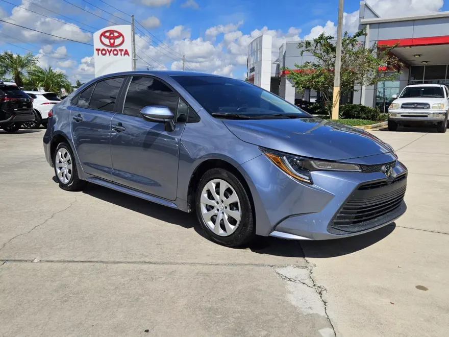 2024 Toyota Corolla LE photo 1