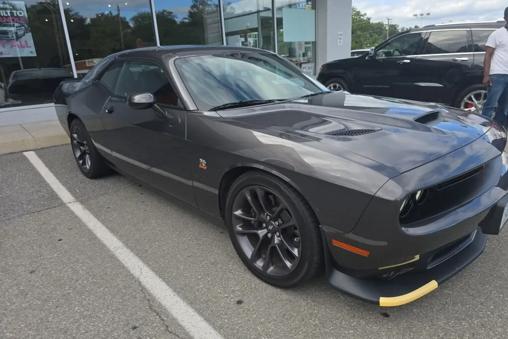 2023 Dodge Challenger R/T Scat Pack photo 1
