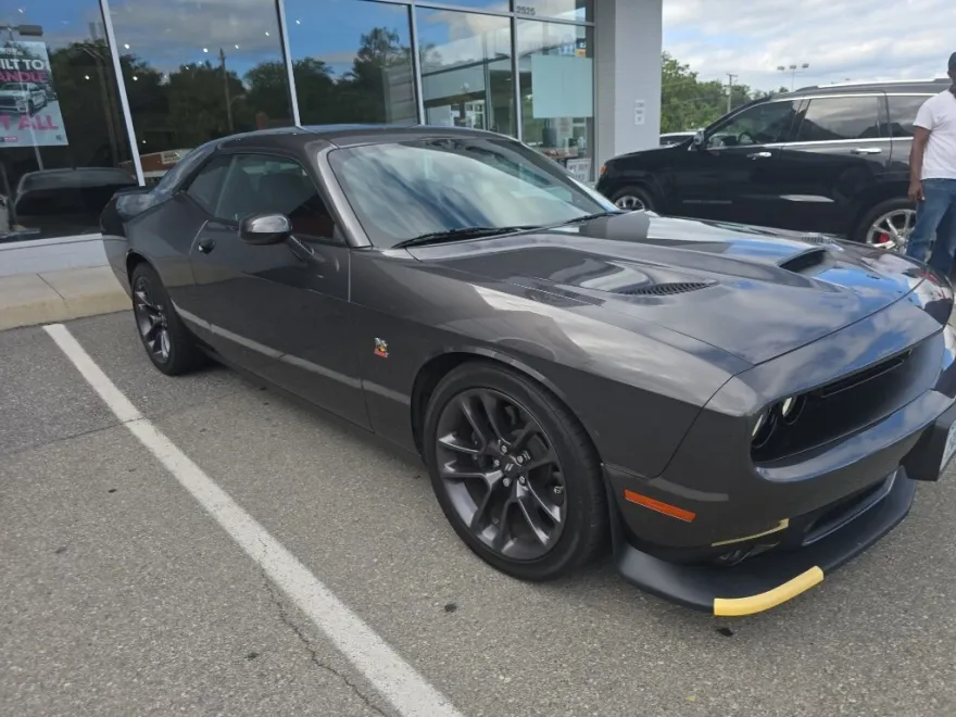 2023 Dodge Challenger R/T Scat Pack photo 1