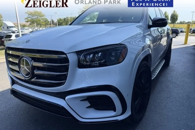 2025 Mercedes Benz GLS 580 4MATIC photo 1