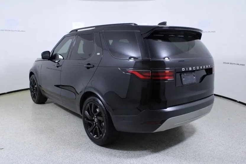 2025 Land Rover Discovery S photo 1