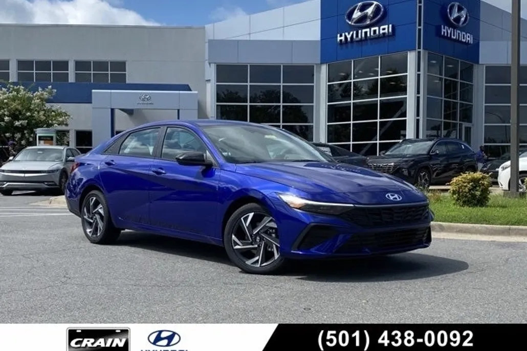 2025 Hyundai Elantra SEL Sport photo 1