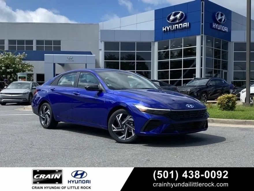 2025 Hyundai Elantra SEL Sport photo 1
