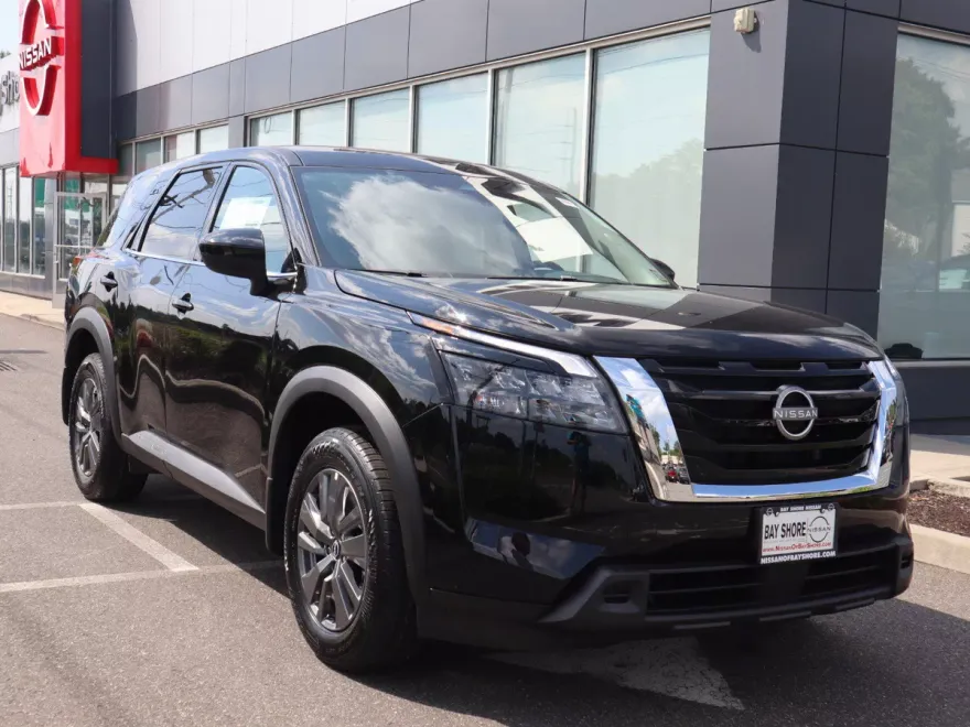 2025 Nissan Pathfinder S photo 1