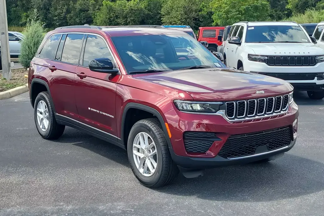 2025 Jeep Grand Cherokee Laredo photo 1