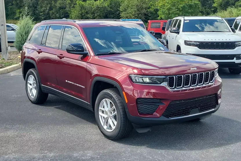 2025 Jeep Grand Cherokee Laredo photo 1
