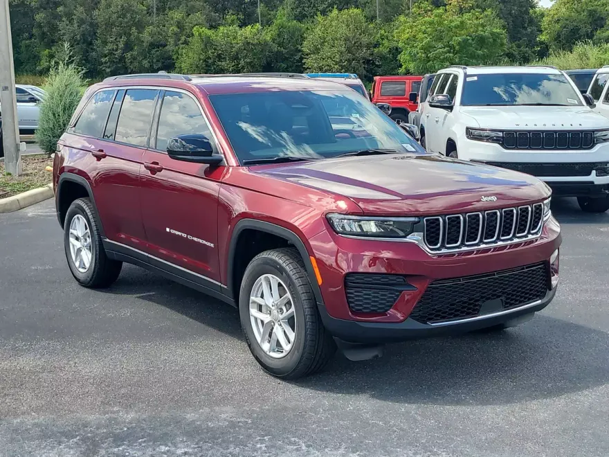 2025 Jeep Grand Cherokee Laredo photo 1