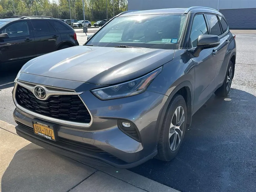 2021 Toyota Highlander XLE photo 1