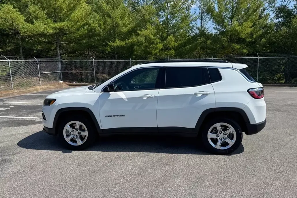 2024 Jeep Compass Latitude photo 1