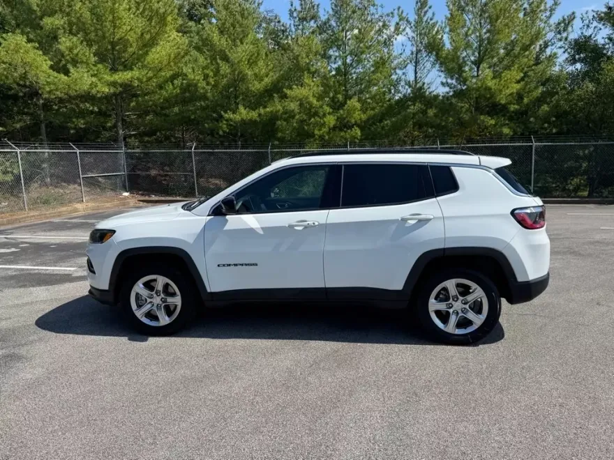 2024 Jeep Compass Latitude photo 1