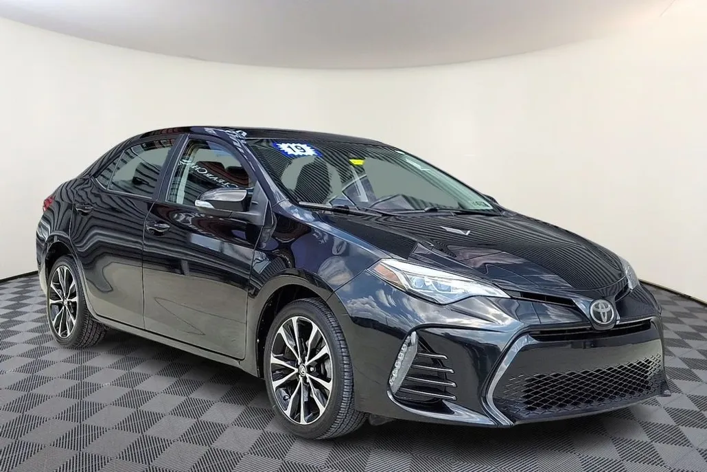 2019 Toyota Corolla SE photo 1