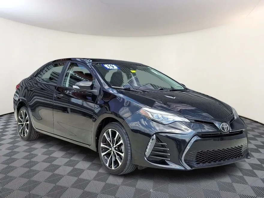2019 Toyota Corolla SE photo 1