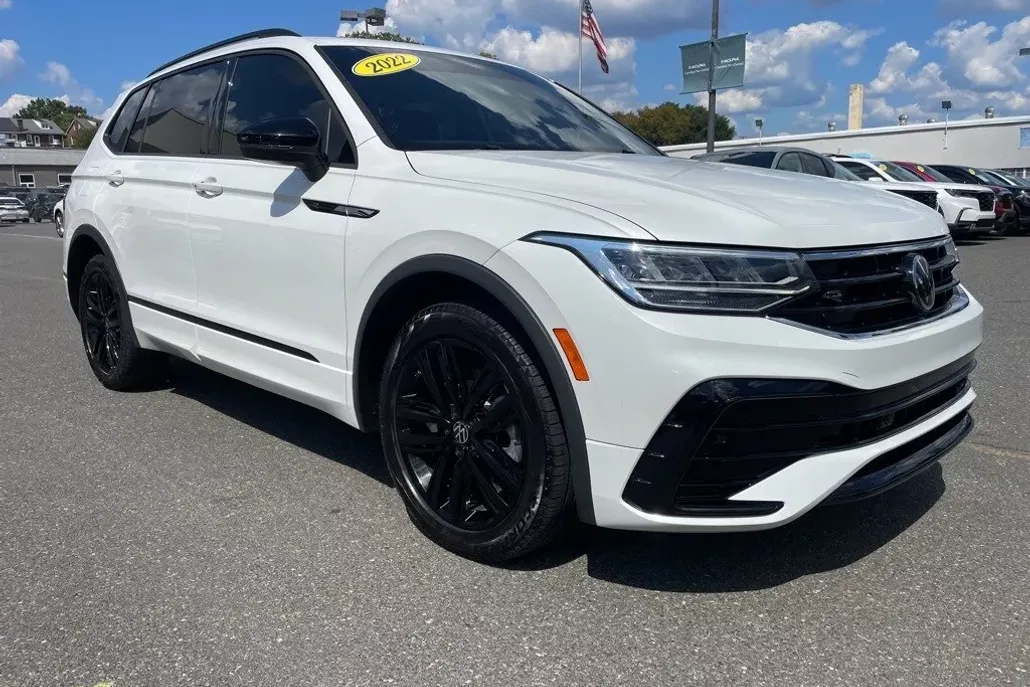 2022 Volkswagen Tiguan SE R-Line Black photo 1