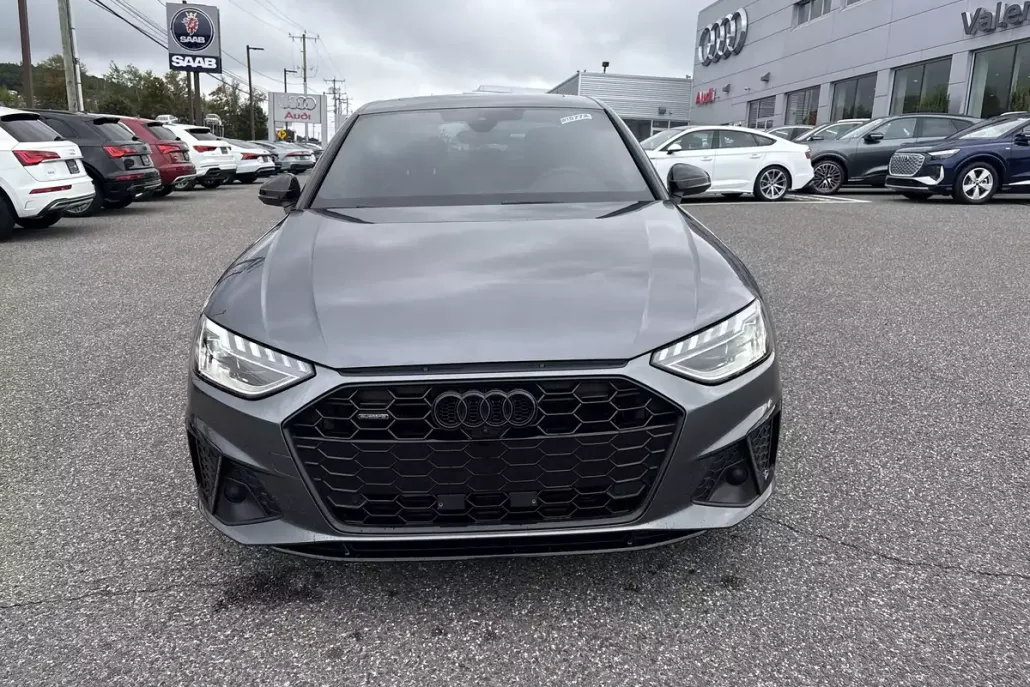 2023 Audi A4 S line Quattro Premium Plus photo 1