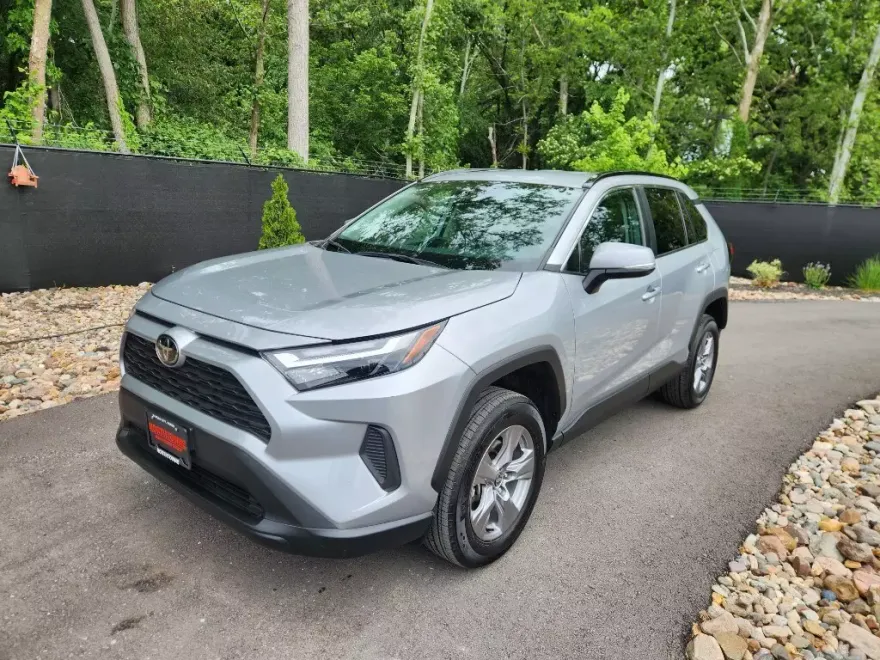 2024 Toyota RAV4 XLE photo 1