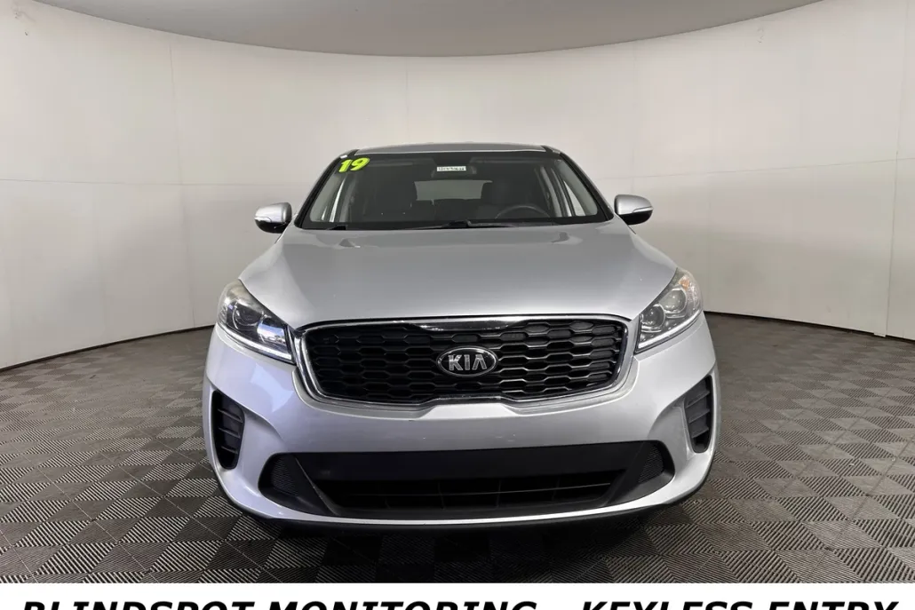 2019 Kia Sorento LX V6 photo 1