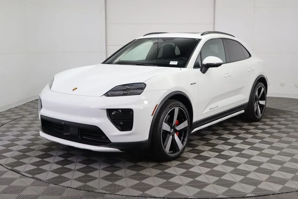 2025 Porsche Macan Electric photo 1