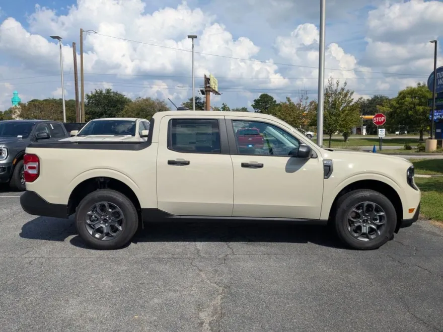 2025 Ford Maverick XLT photo 1
