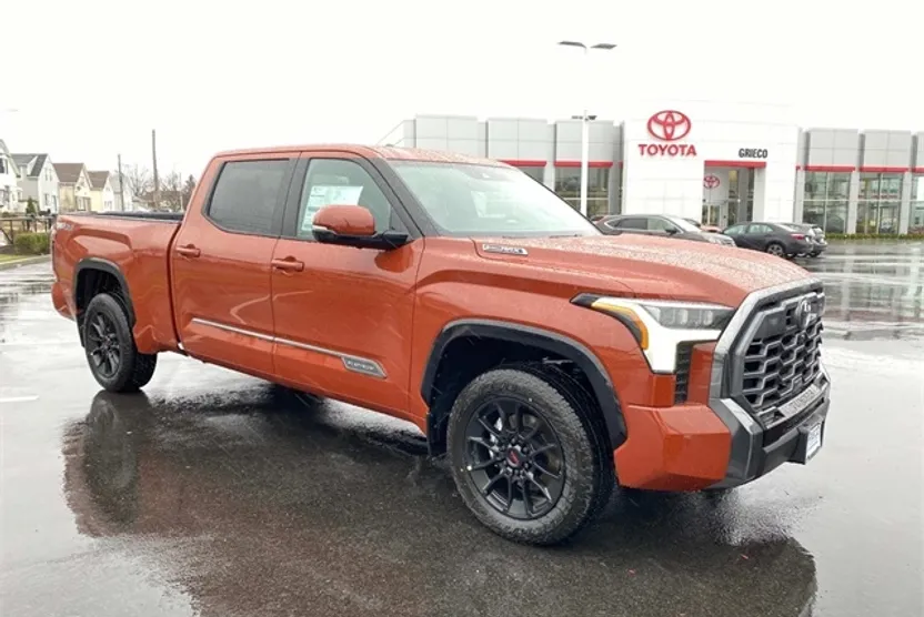 2025 Toyota Tundra Platinum CrewMax photo 1