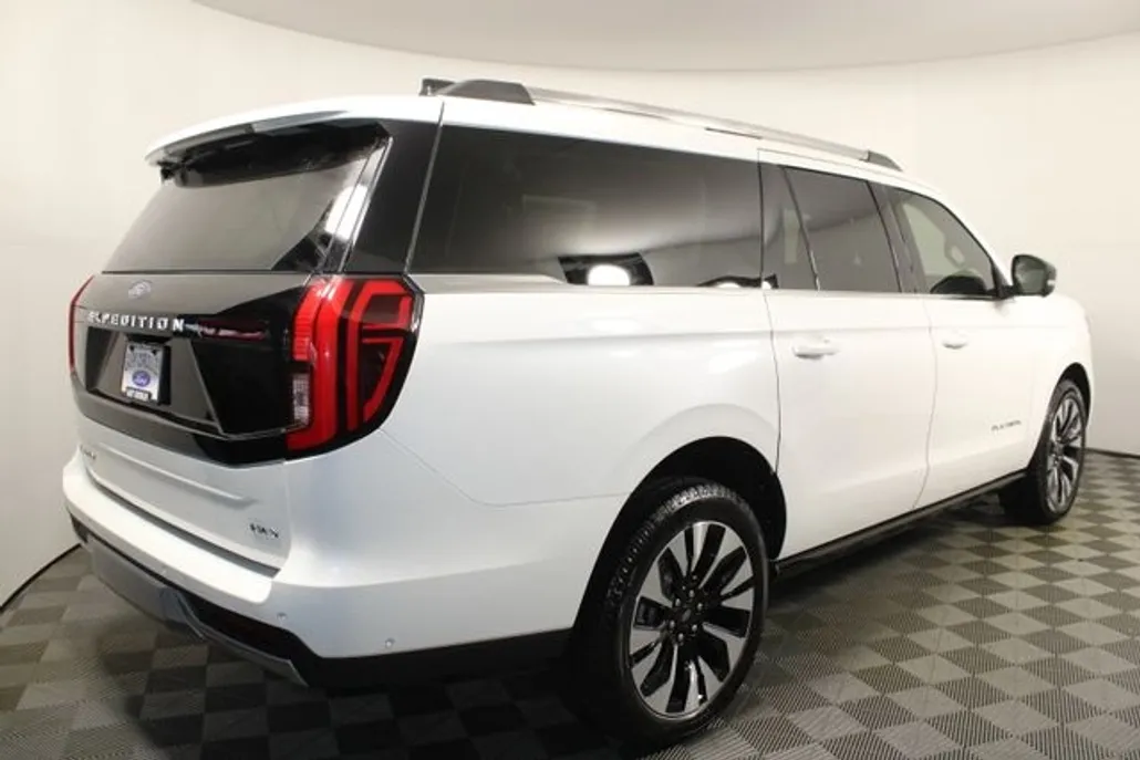 2025 Ford Expedition MAX Platinum photo 1