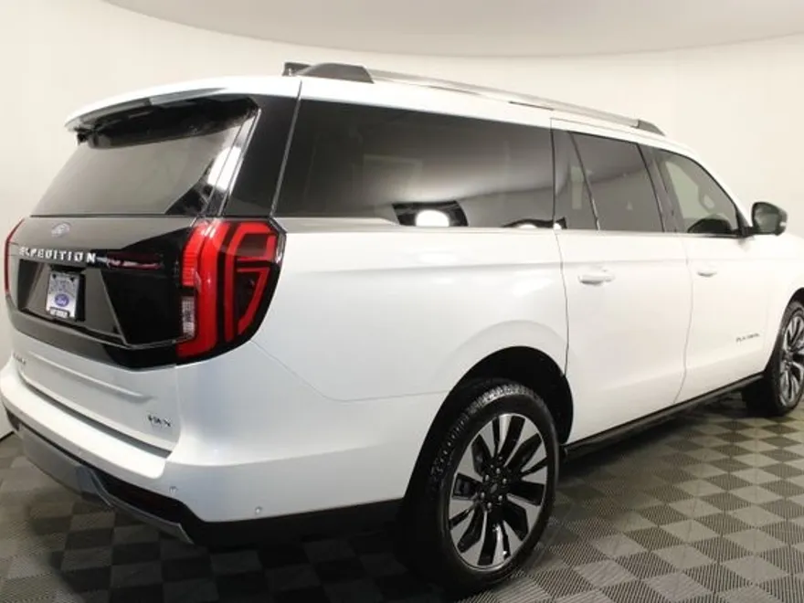 2025 Ford Expedition MAX Platinum photo 1