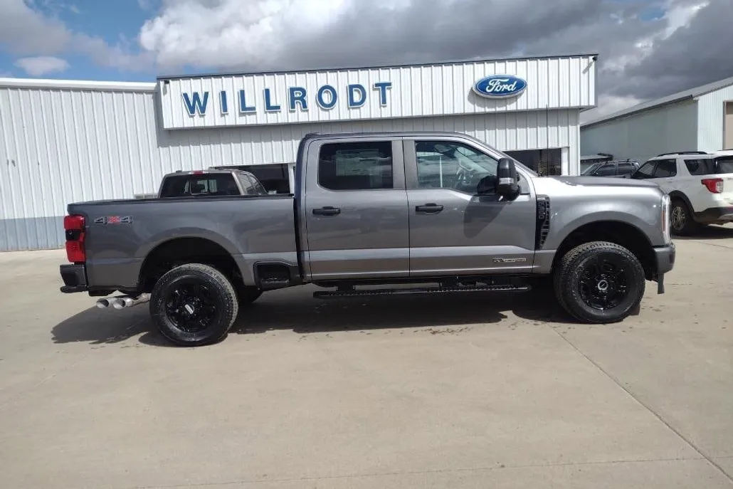 2025 Ford F-350 XL photo 1