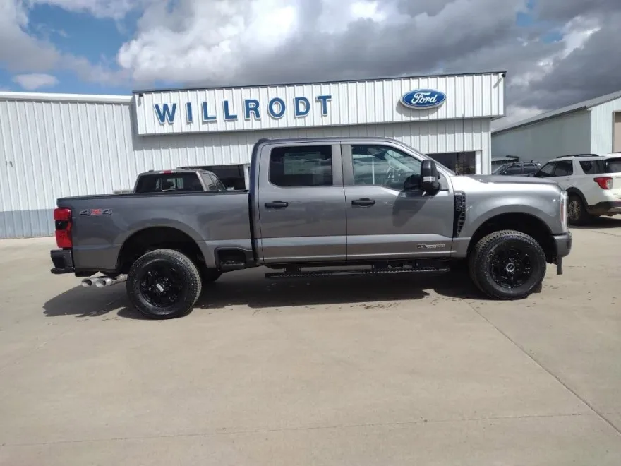 2025 Ford F-350 XL photo 1