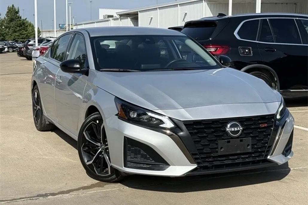 2024 Nissan Altima 2.5 SR photo 1