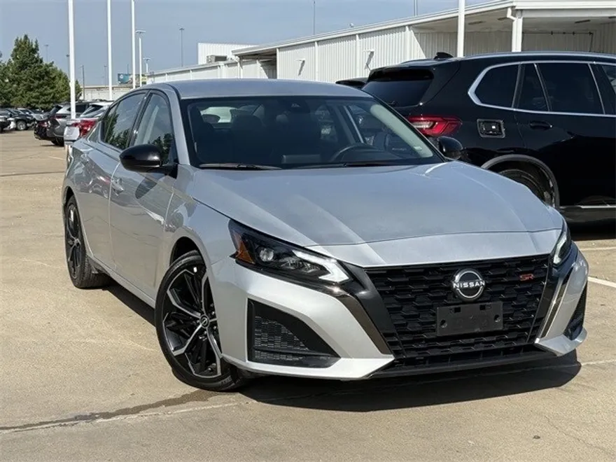 2024 Nissan Altima 2.5 SR photo 1