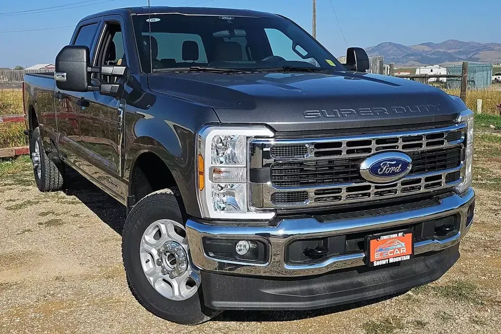 2025 Ford F-350 photo 1