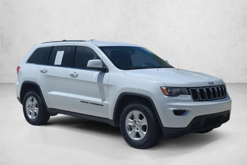 2017 Jeep Grand Cherokee Laredo Sport photo 1