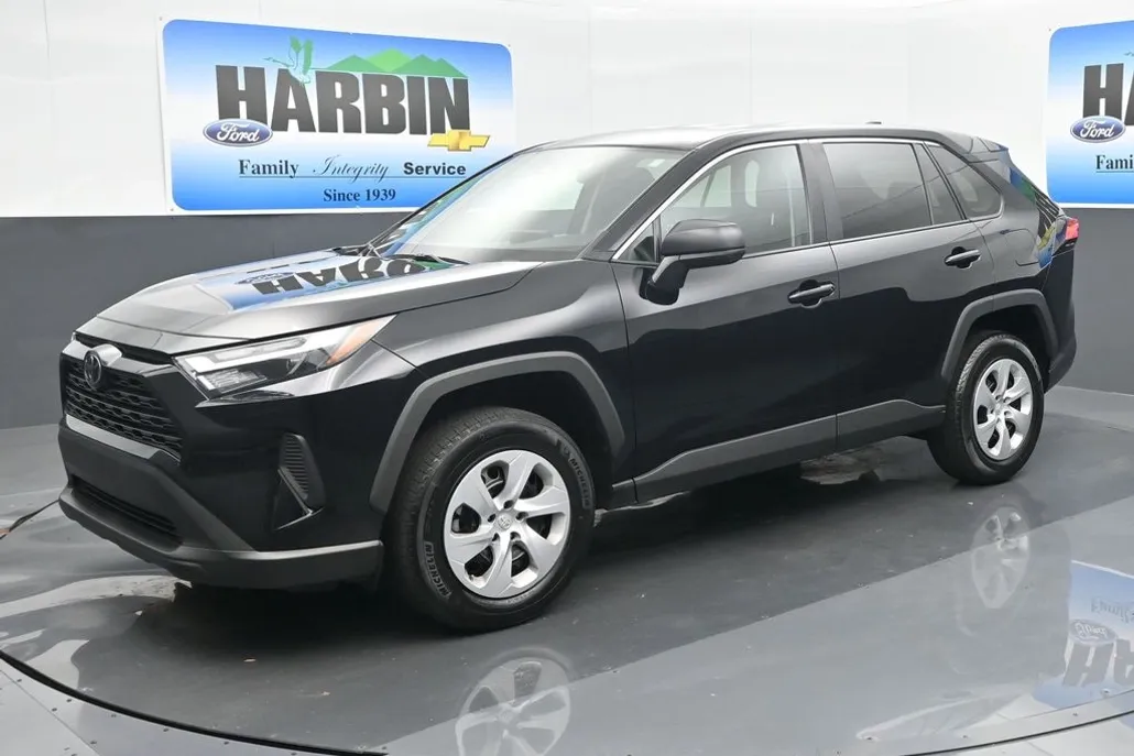 2024 Toyota RAV4 LE photo 1