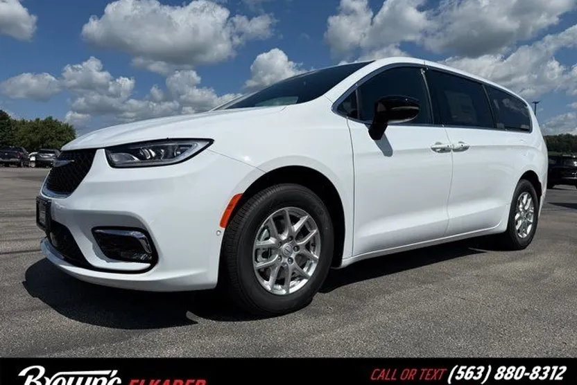 2026 Chrysler Pacifica photo 1