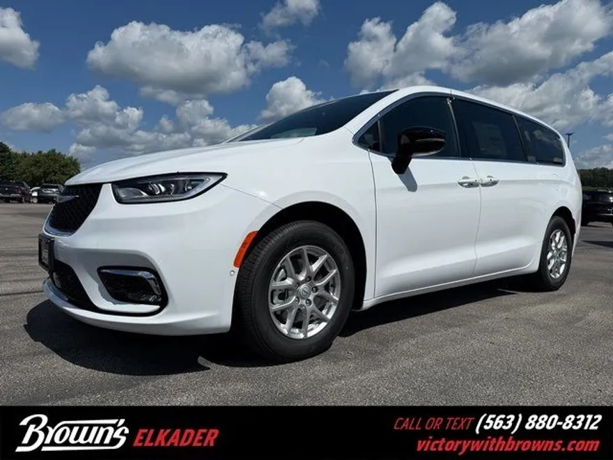 2026 Chrysler Pacifica photo 1