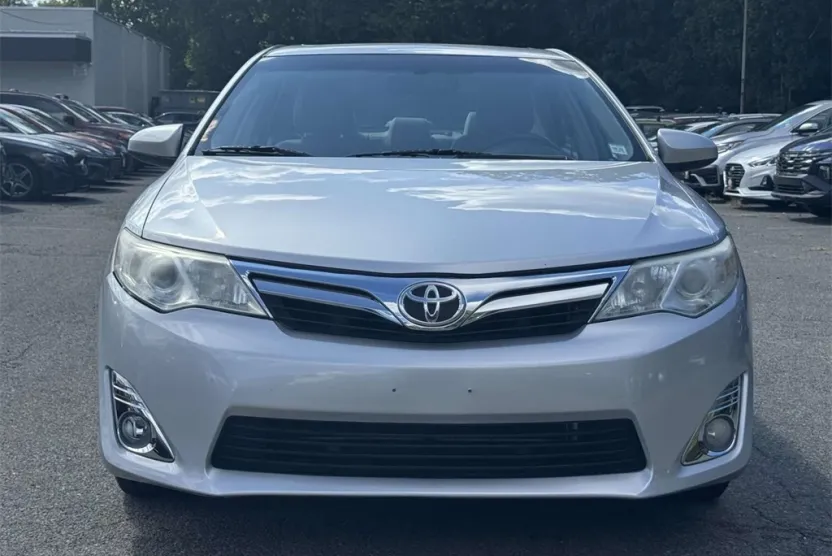 2012 Toyota Camry XLE photo 1