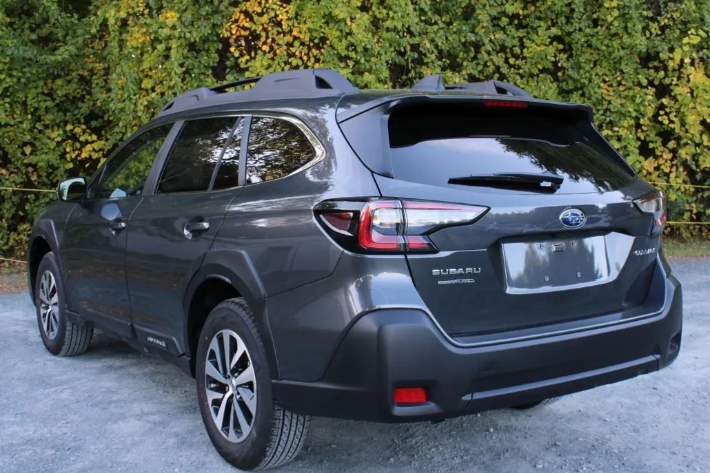 2025 Subaru Outback Premium photo 1
