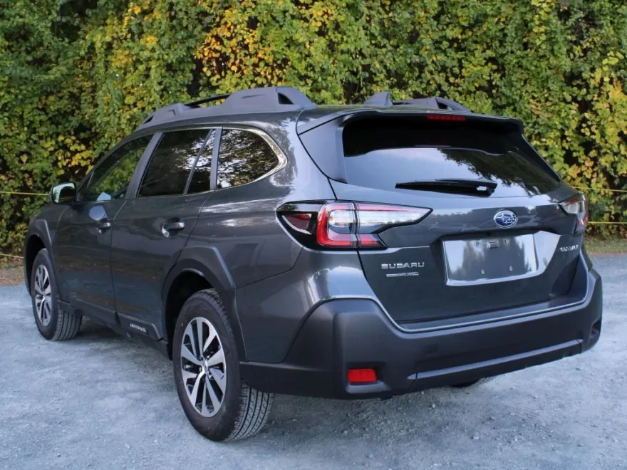 2025 Subaru Outback Premium photo 1