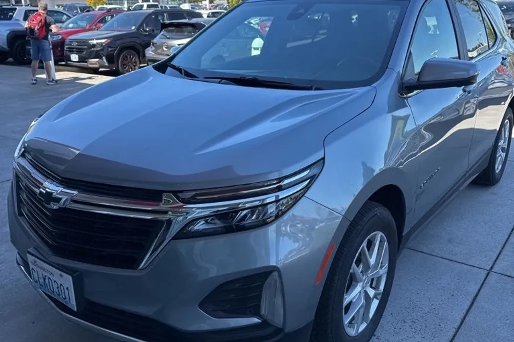 2024 Chevrolet Equinox LT photo 1