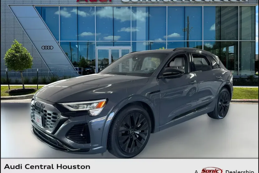 2024 Audi Q8 E-tron Prestige photo 1
