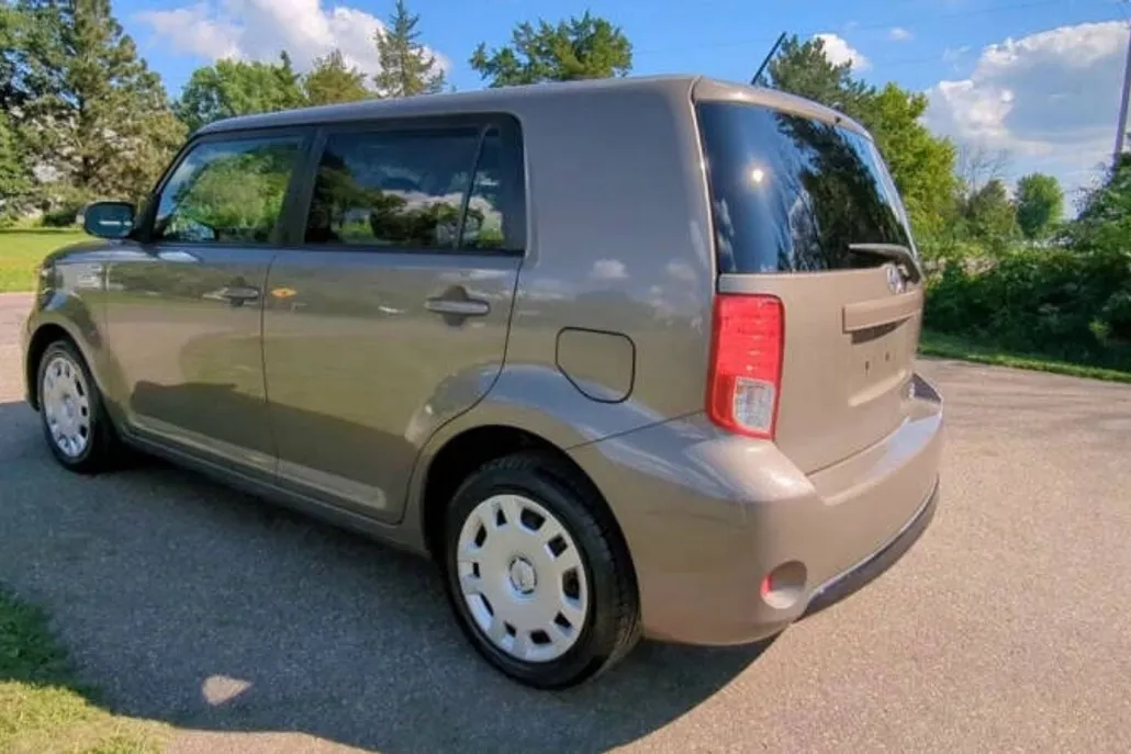 2014 Scion xB Base photo 1