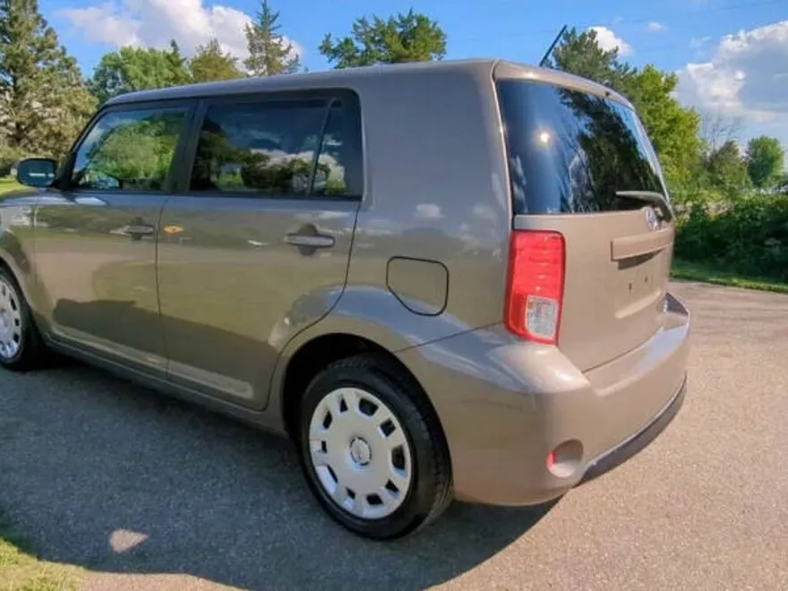 2014 Scion xB Base photo 1