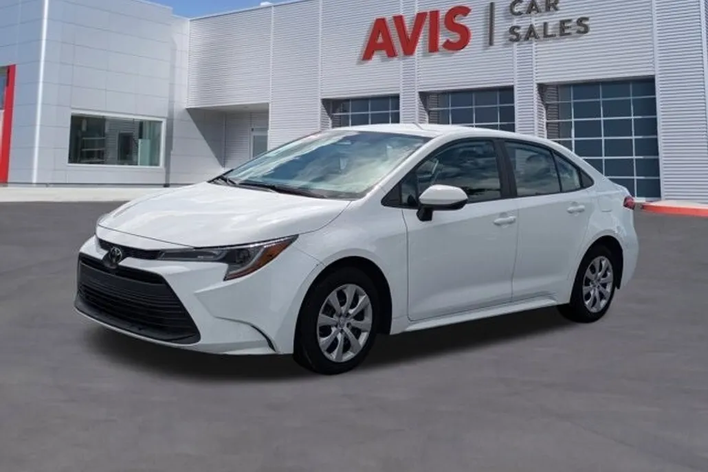 2024 Toyota Corolla LE photo 1