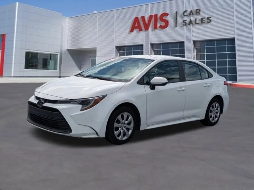 2024 Toyota Corolla LE photo 1