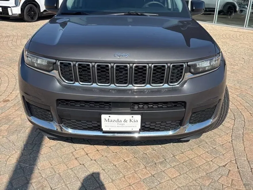 2022 Jeep Grand Cherokee Laredo photo 1