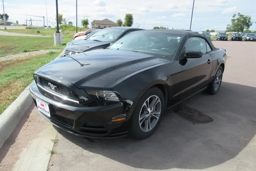 2014 Ford Mustang V6 Premium photo 1