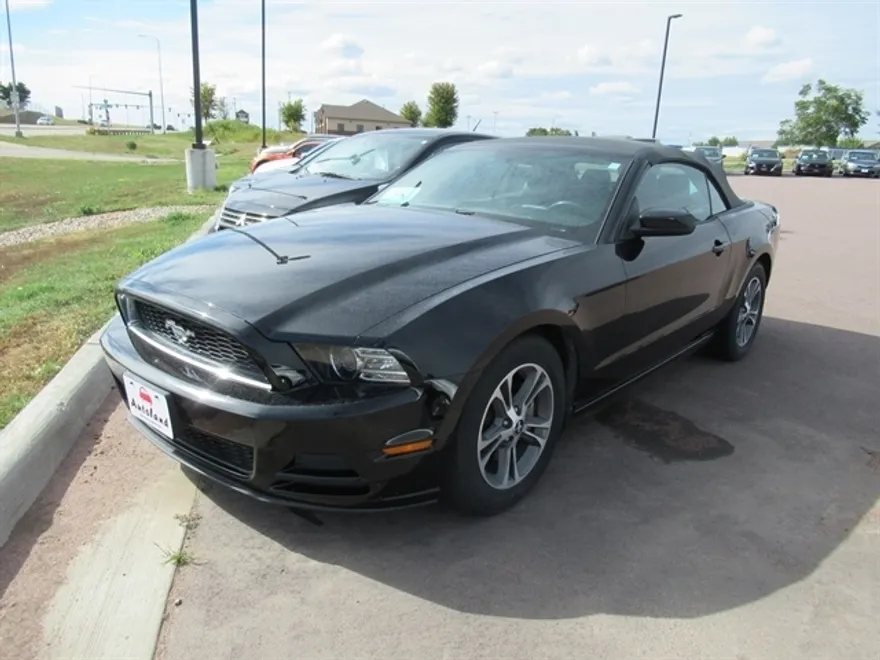 2014 Ford Mustang V6 Premium photo 1