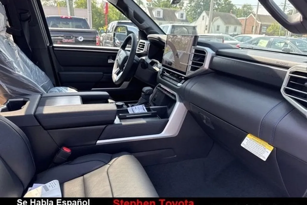 2025 Toyota Sequoia Platinum photo 1