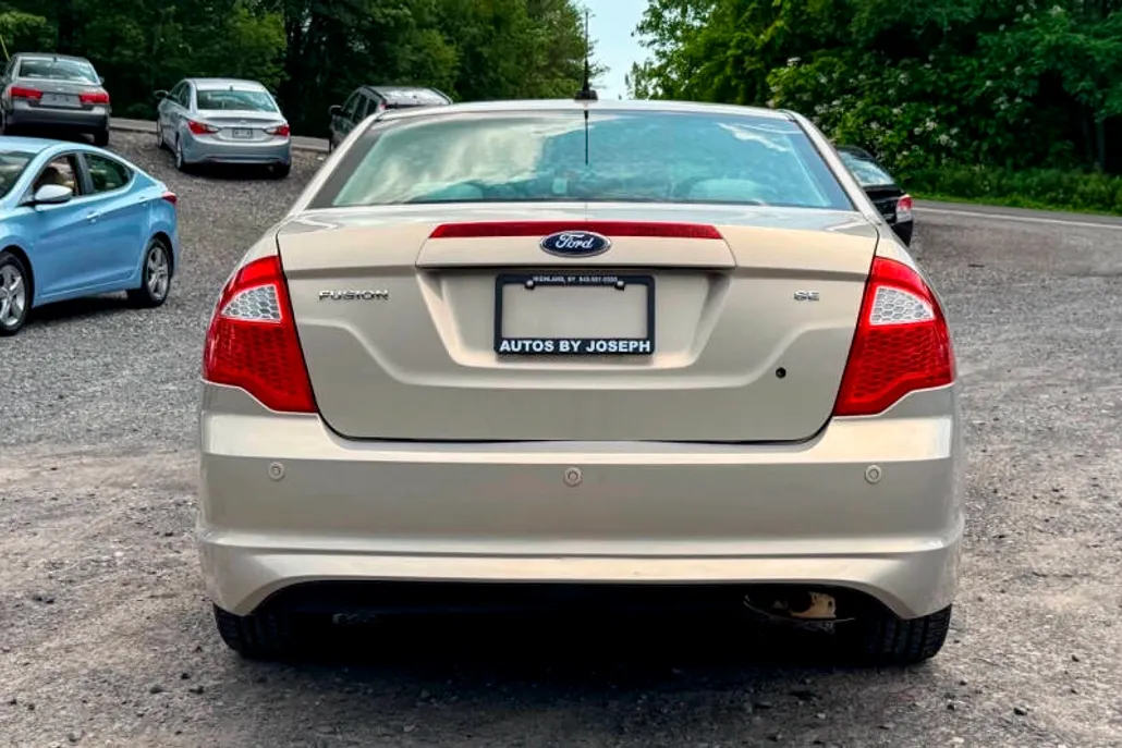 2010 Ford Fusion SE photo 1