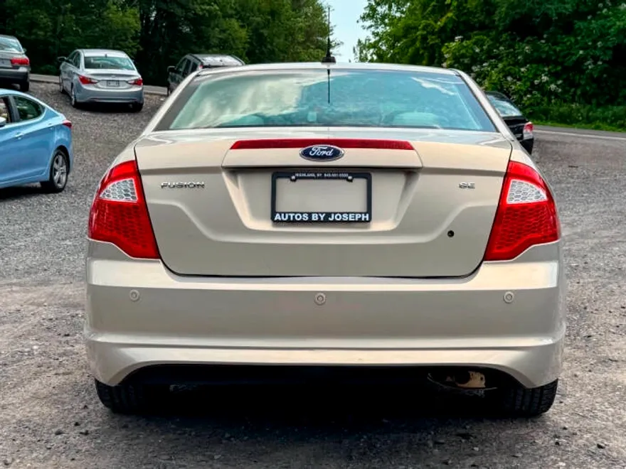 2010 Ford Fusion SE photo 1